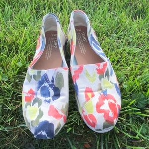 Women’s Toms floral print